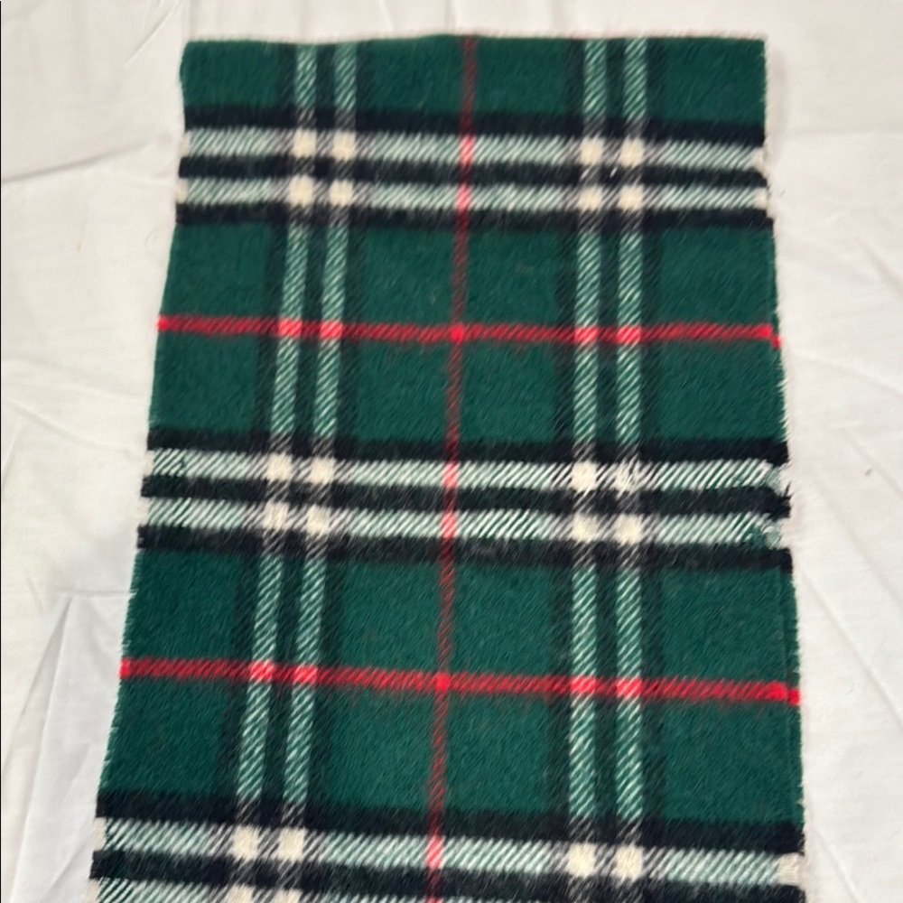 Authentic Burberry Green Plaid Scarf - Picture 5 of 9